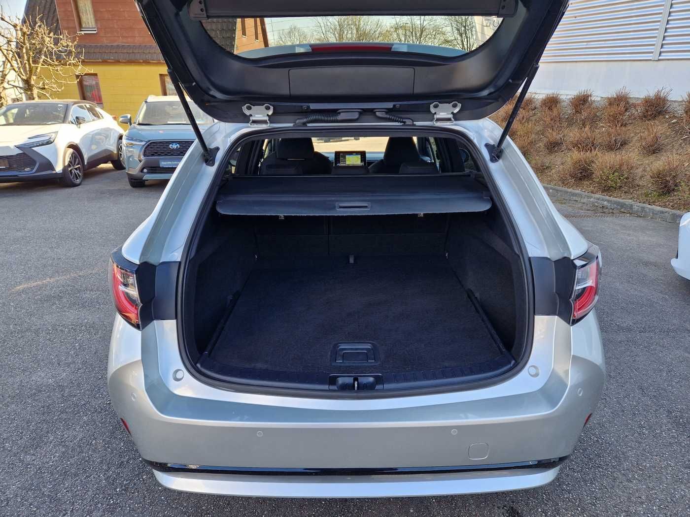 Toyota Corolla Touring Sports Hybrid - Samsaru's Car Outlet