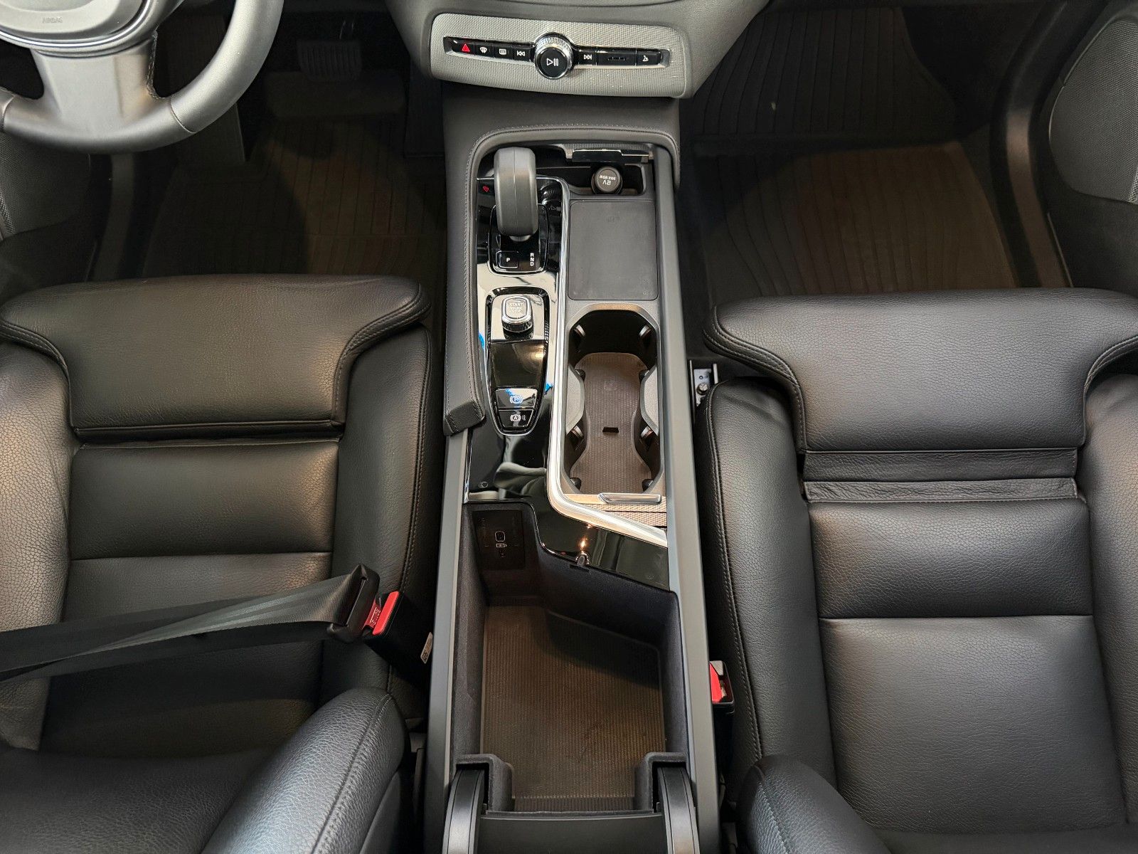 Volvo XC 90 Plus Dark AWD*7-Sitzer*LEDER*360°*AHK*ACC*