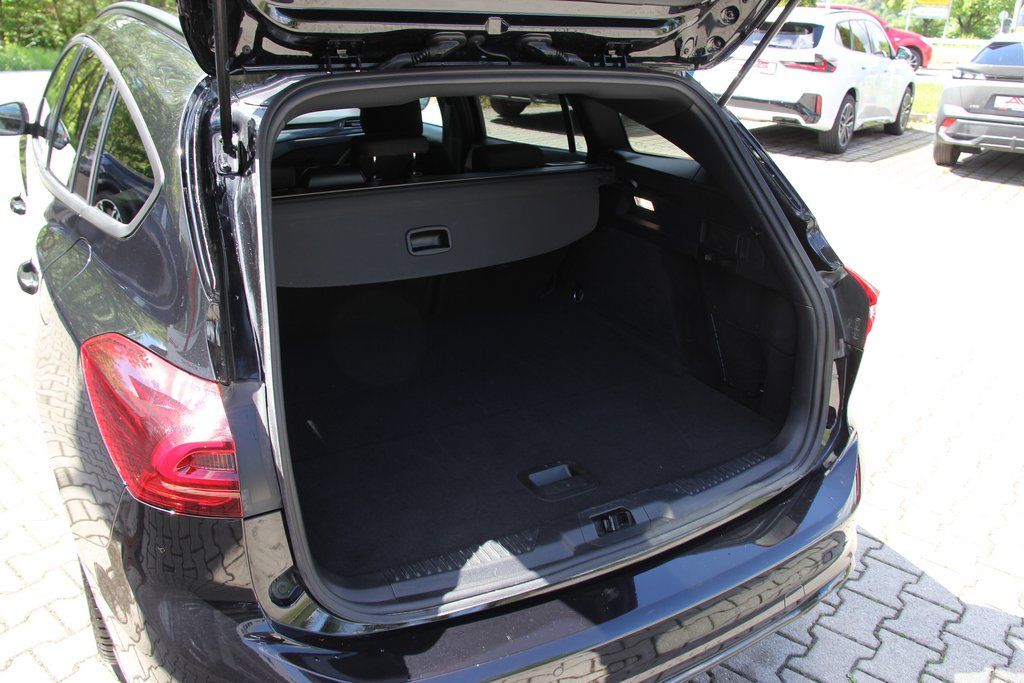 Ford Focus Turnier 155PS ST-LINE LED AdapTempomat CAM