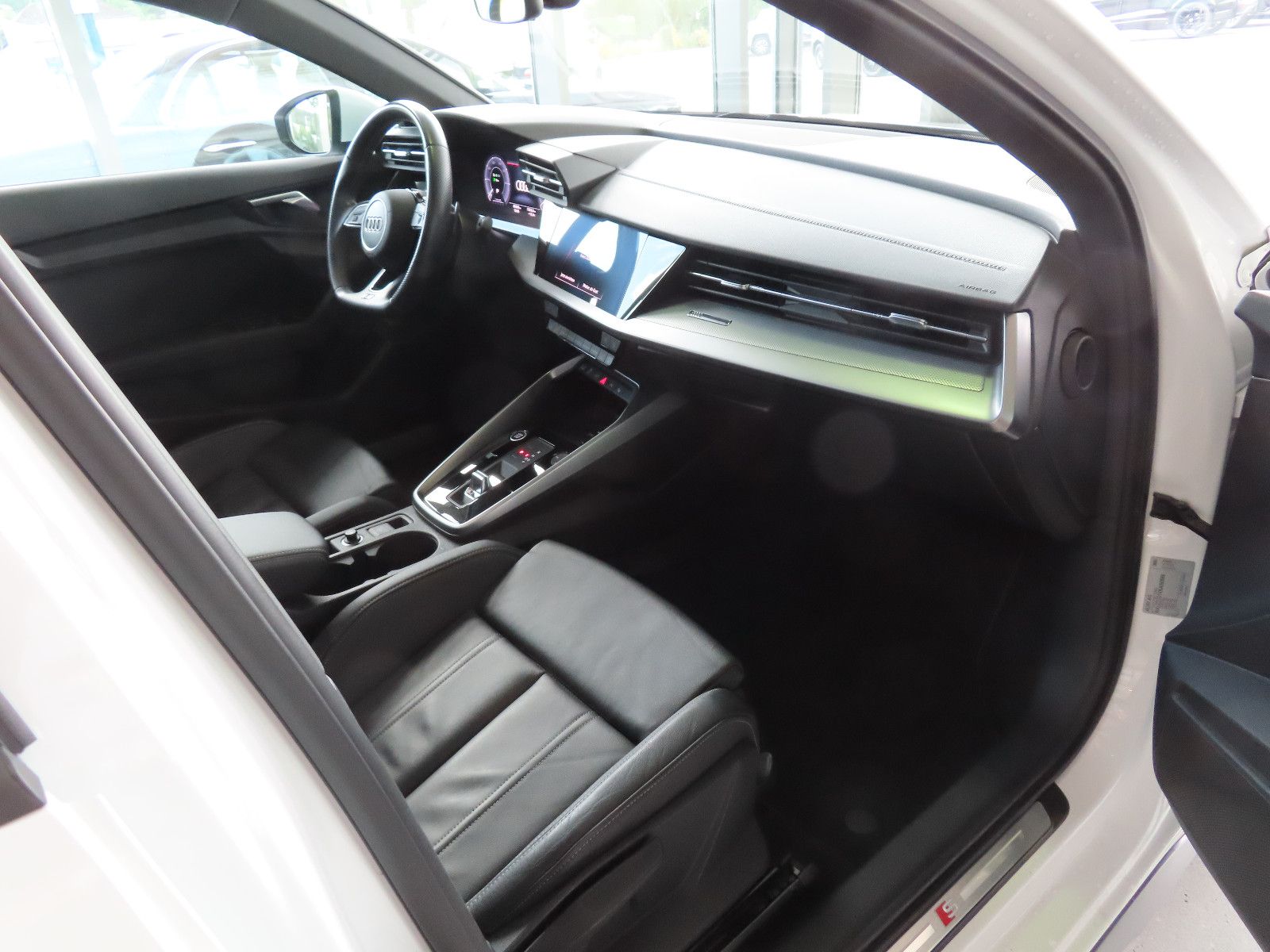Audi A3 Sportback 40 TFSI e S line - Samsaru's Car Outlet