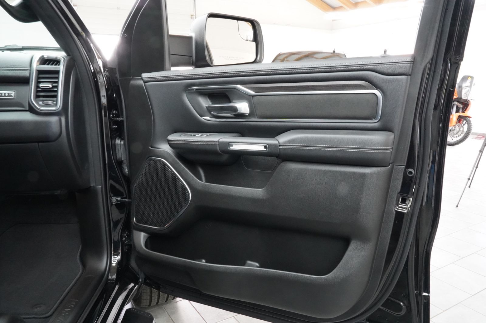 Dodge Sport 3.0 420 PS Black