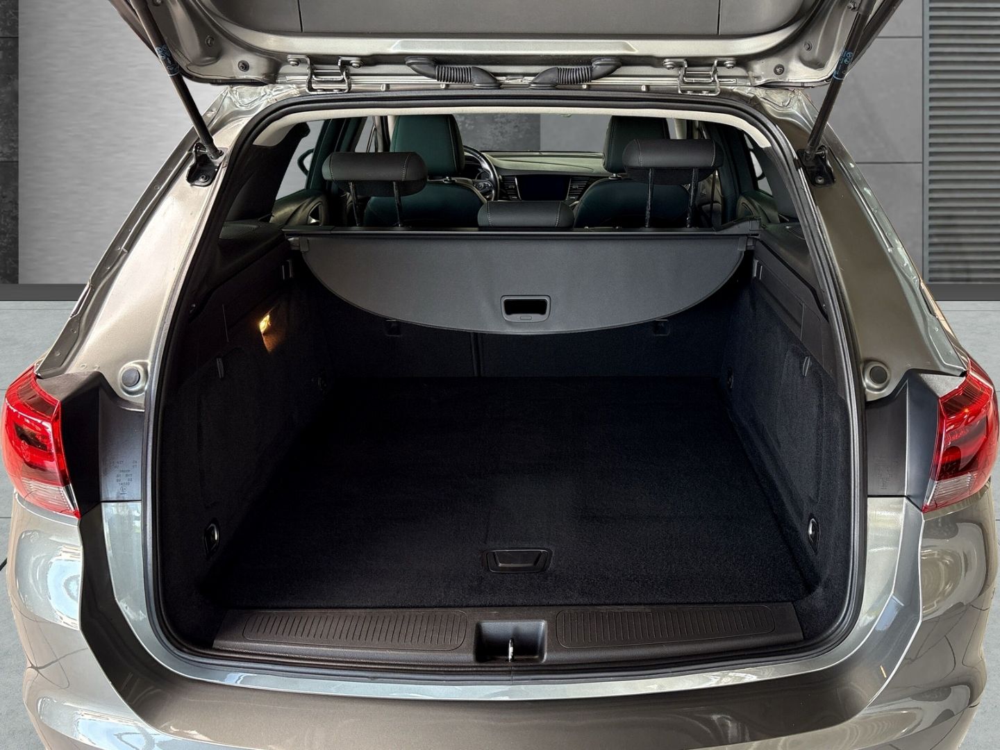 Opel Astra Elegance - Samsaru's Car Outlet