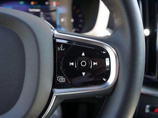 Volvo XC60 B4 Plus Dark SHZ H/K HGSD NAVI FACEL. LED