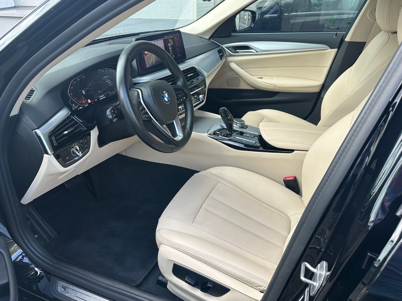 BMW 520d xDr *ACC*DRIVING*4-ZONEN KL.*KAM*HiFi*LEDER