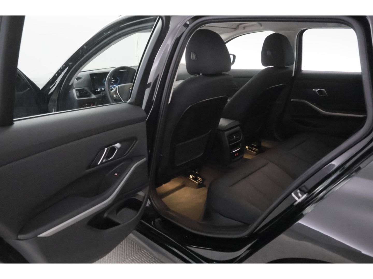 BMW 320 d xdrive Touring - Samsaru's Car Outlet