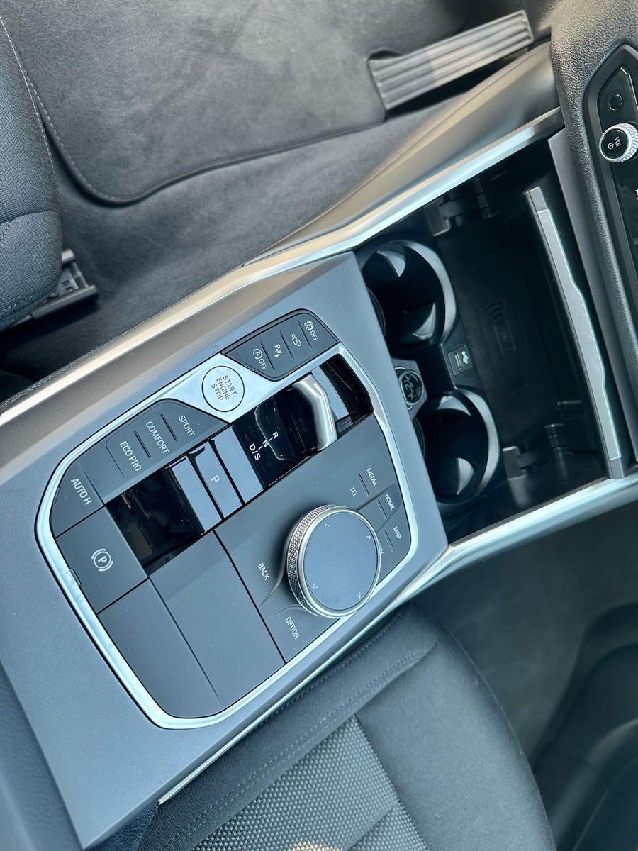 BMW 318i Touring DrivingAssist Stop&Go HeadUp AHK