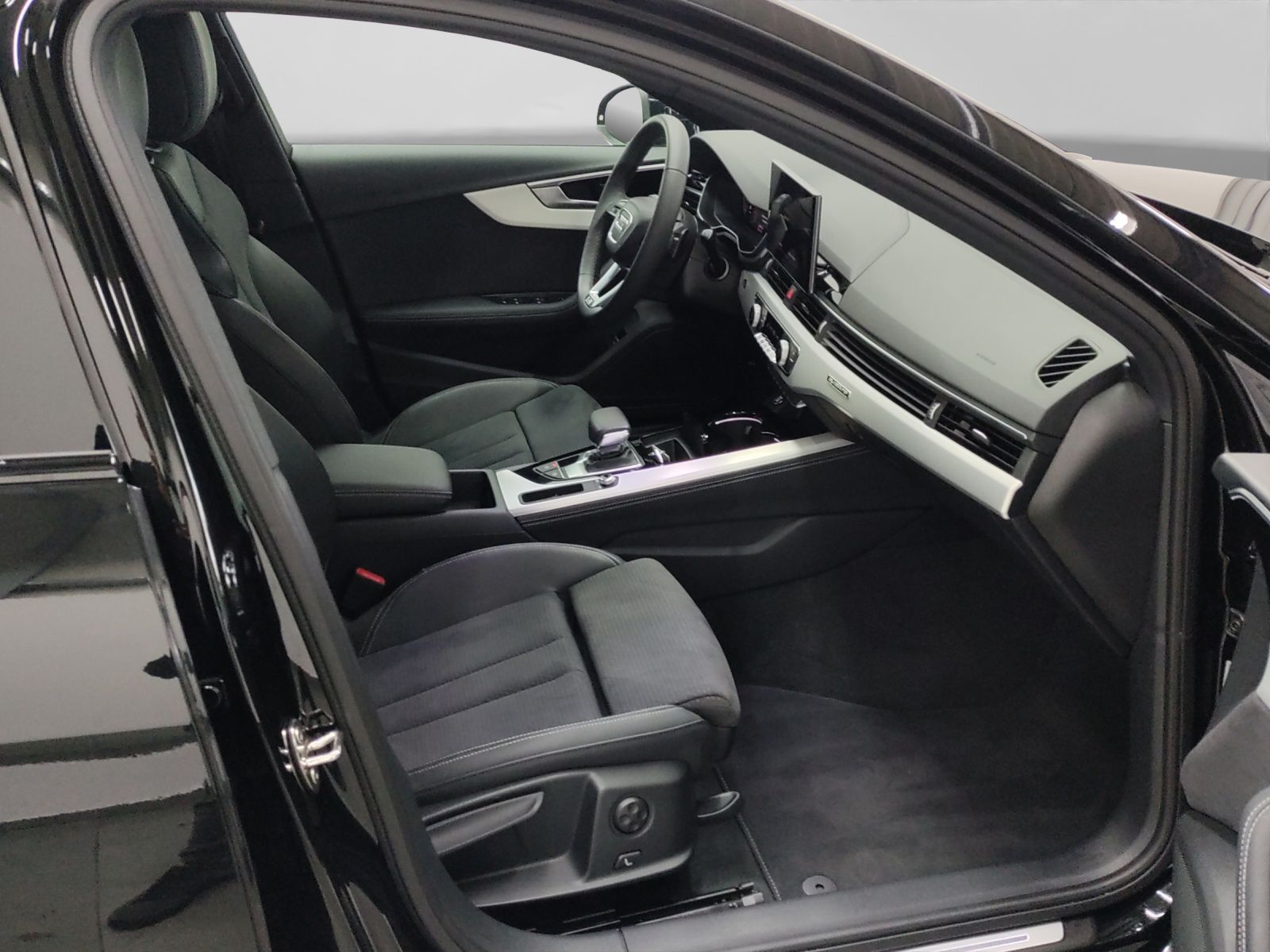 Audi A4 Avant 40 TFSI Q 2x S LINE MATRIX AHK LM19 KAM