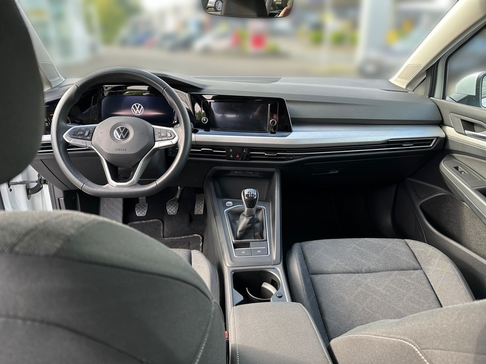 Volkswagen Golf VIII Variant 2.0 TDI LIFE - Samsaru's Car Outlet