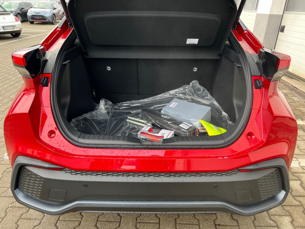 Toyota C-HR 1.8 Hybrid - Samsaru's Car Outlet