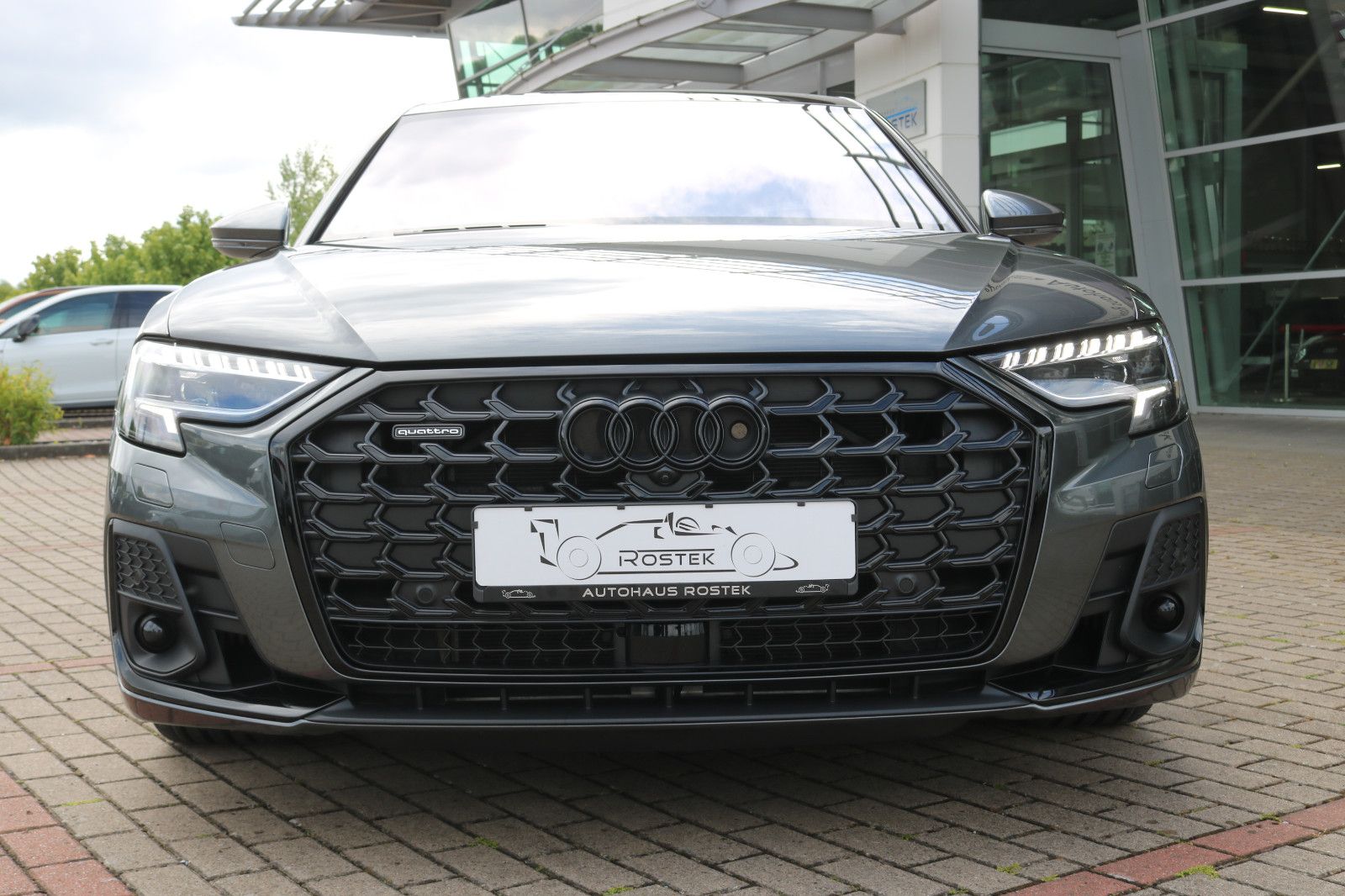 Audi A8 L 60 TFSI e Lang S line - Samsaru's Car Outlet