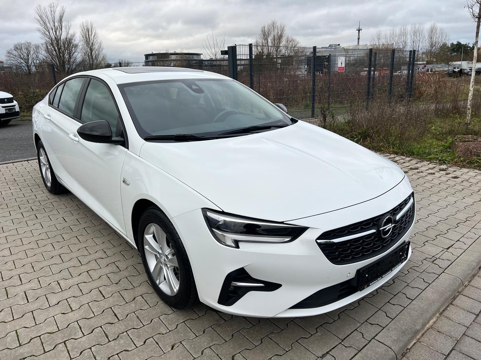 Opel Insignia 2.0 D Business Edition - Samsaru's Car Outlet