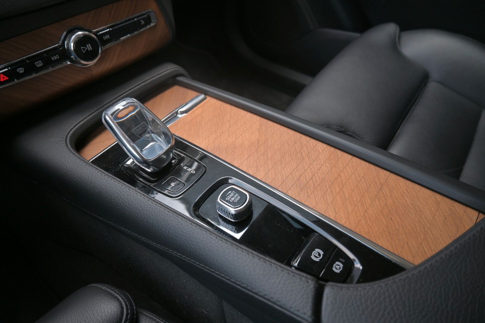 Volvo XC90 B5 Inscrip. AWD - Samsaru's Car Outlet