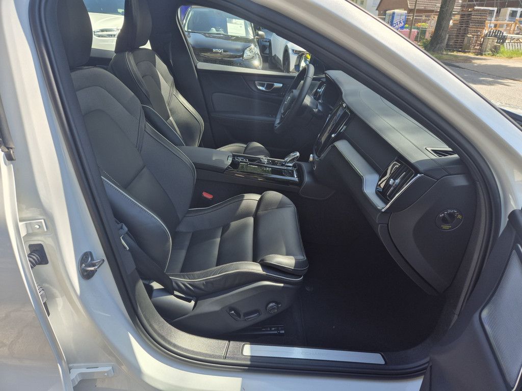 Volvo S60 T8 Ultimate Dark Recharge Plug-In Hybrid AWD
