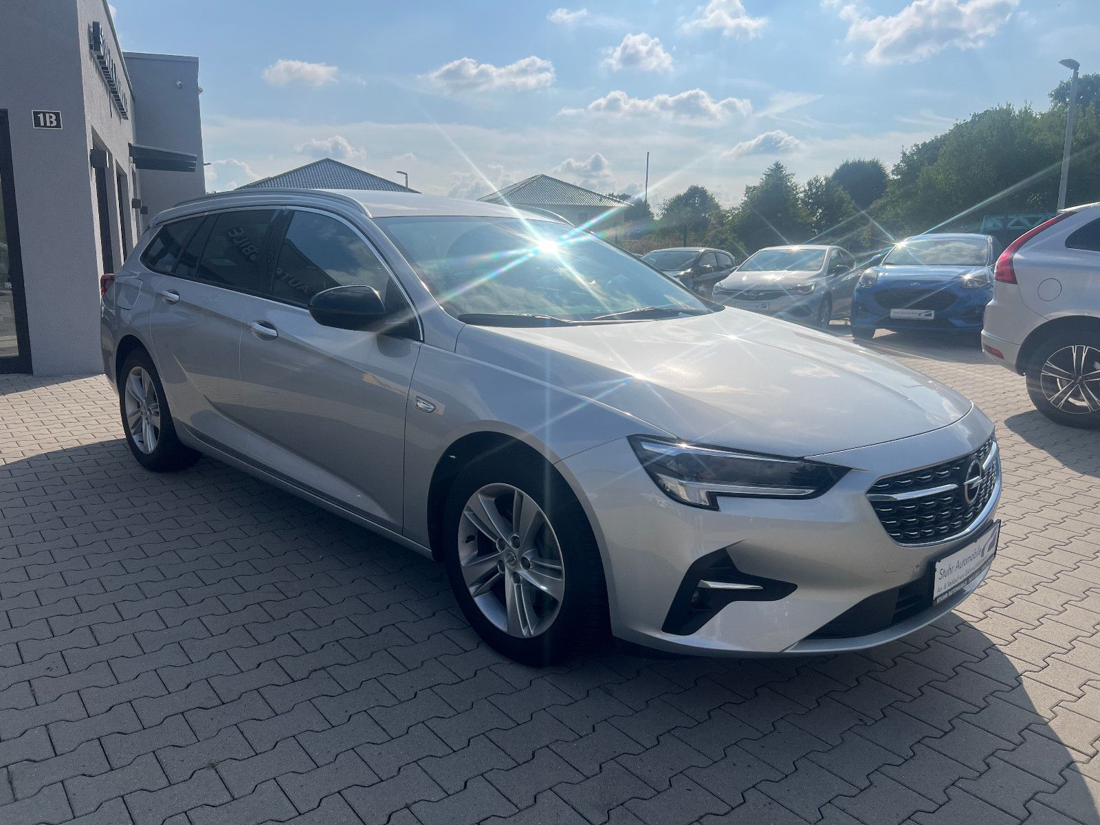 Opel Insignia B Sports Tourer Aut. - Samsaru's Car Outlet