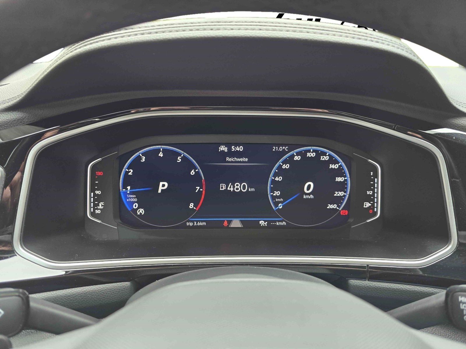 Volkswagen T-Roc 1.5 TSI R-LINE DSG - Samsaru's Car Outlet