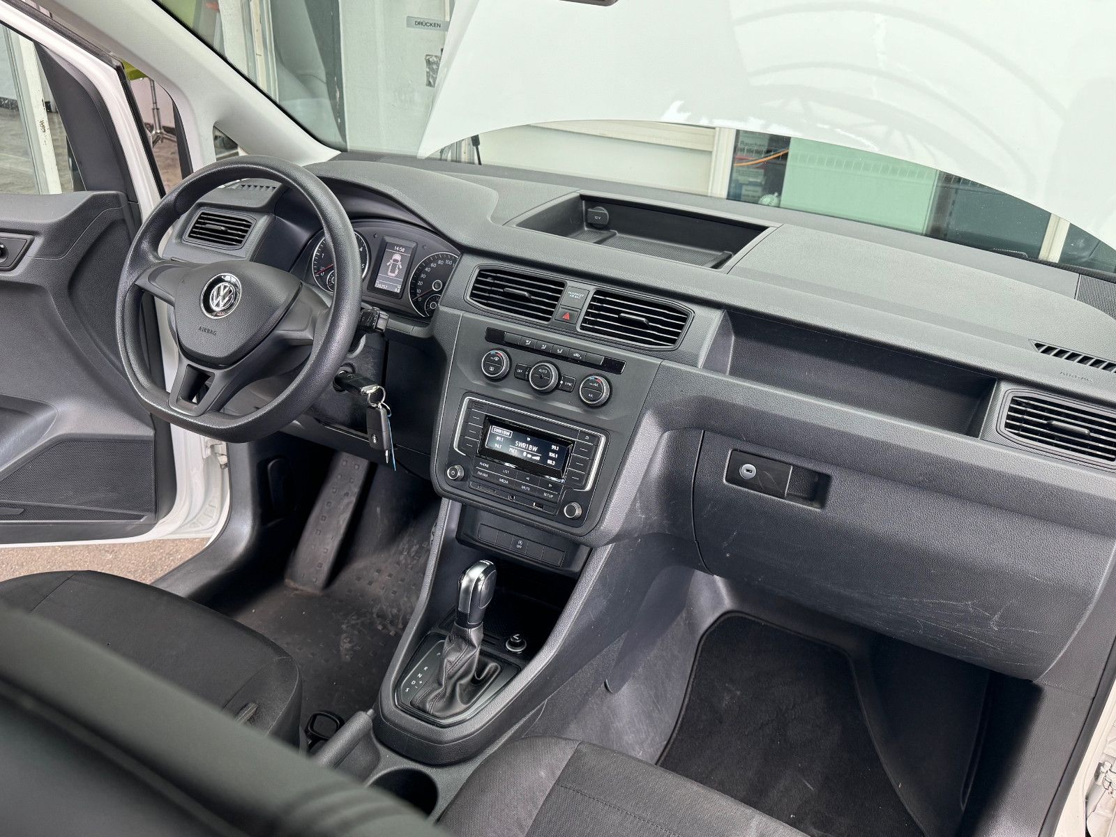 Volkswagen Caddy 2,0 TDI DSG - Samsaru's Car Outlet