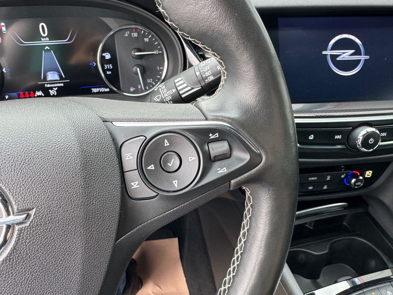 Opel Insignia B Sports Tourer Business - Samsaru's Car Outlet
