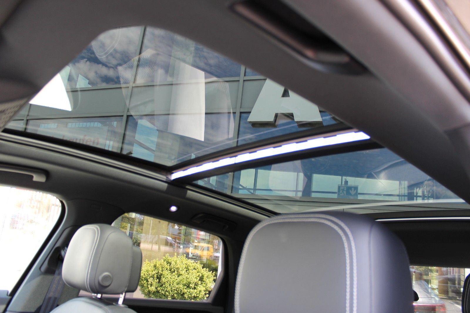 Volkswagen Touareg TDI Luft ACC Stdhzg AHK Pano Allradlenk