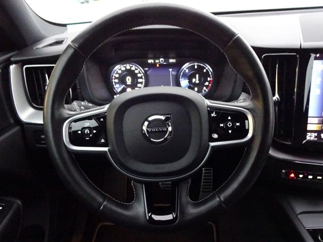 Volvo XC60 B4 R Design AWD AHK ACC BLIS 360° 21"