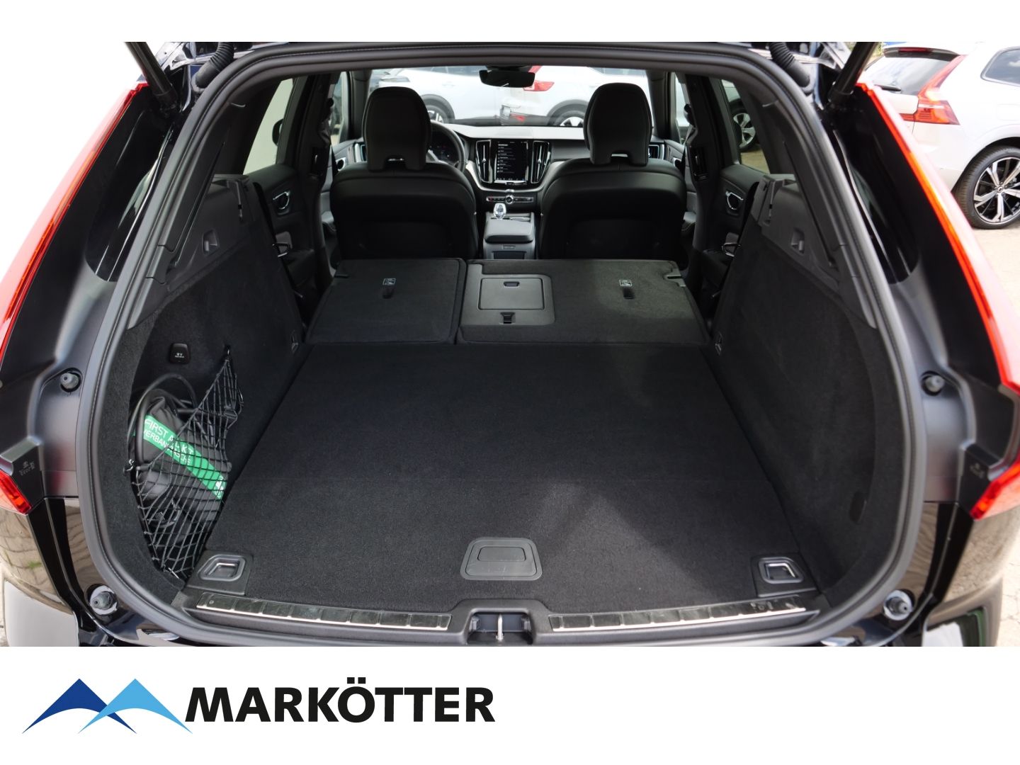 Volvo XC60 Plus Black Edition Plug-In Hybrid AWD T6 - Samsaru's Car Outlet