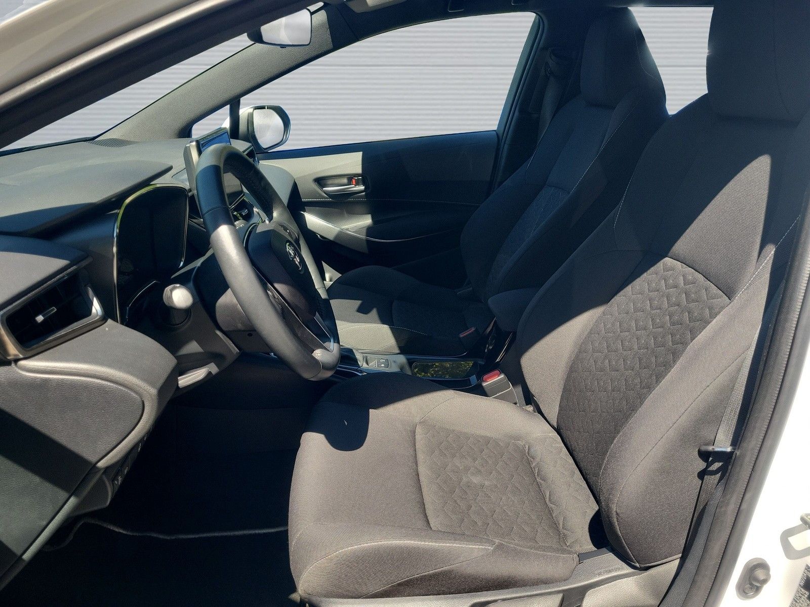 Toyota Corolla 1.8 Hybrid Business - Samsaru's Car Outlet