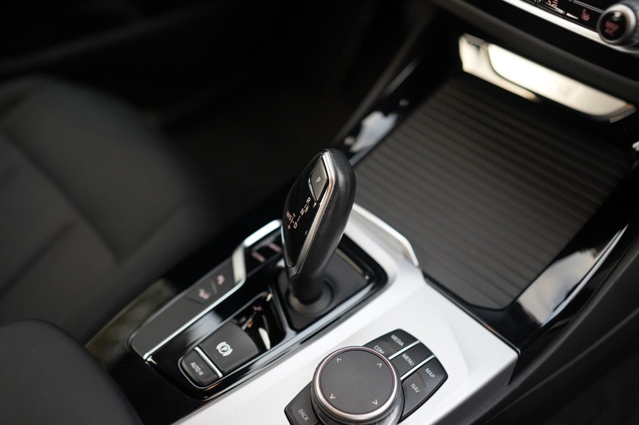 BMW X3 xDrive 20 i Advantage *LIVECOCKPIT*NAVI*