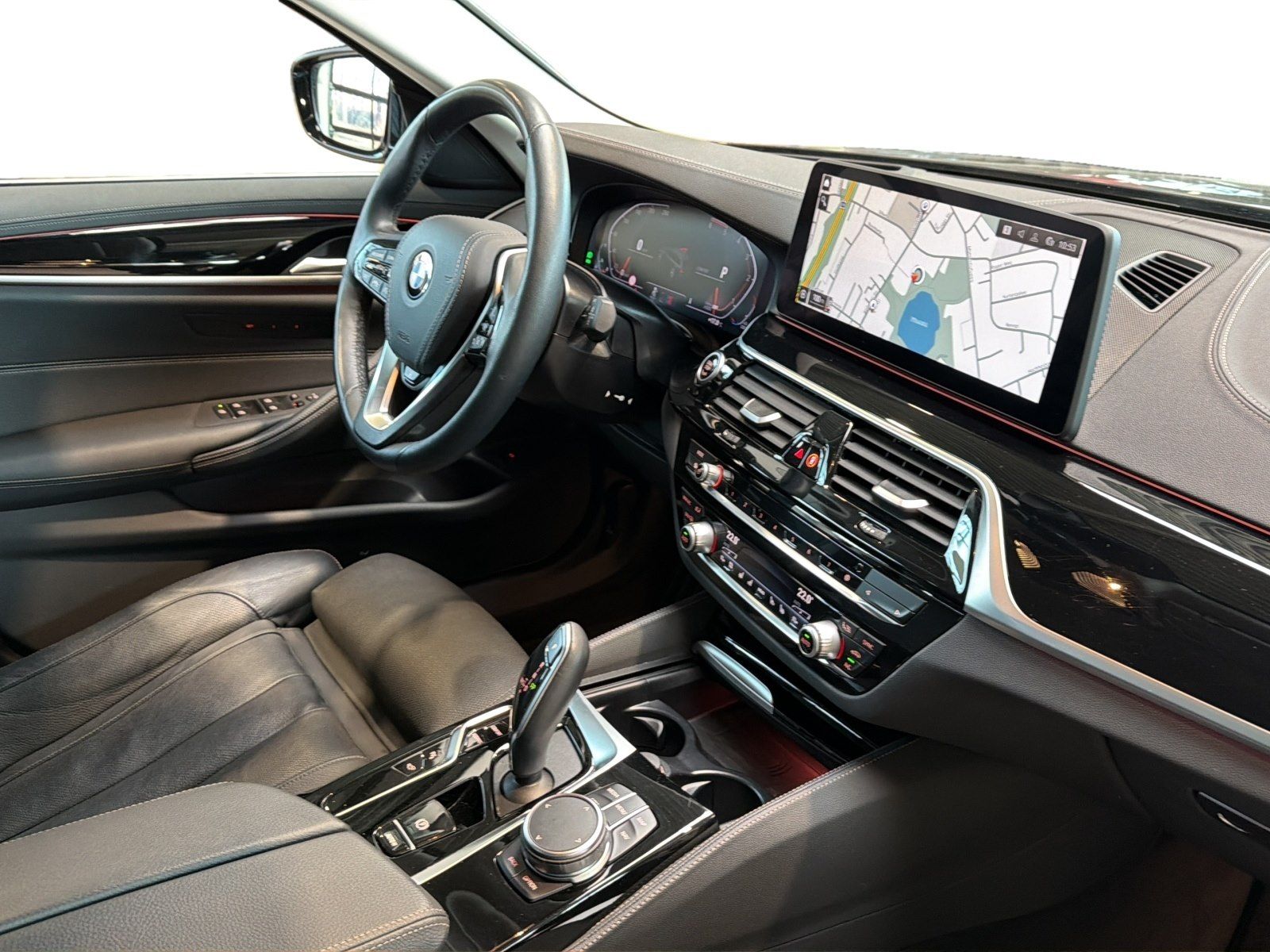 BMW 520d Touring Luxury Line Luxury Line | AHK Laser