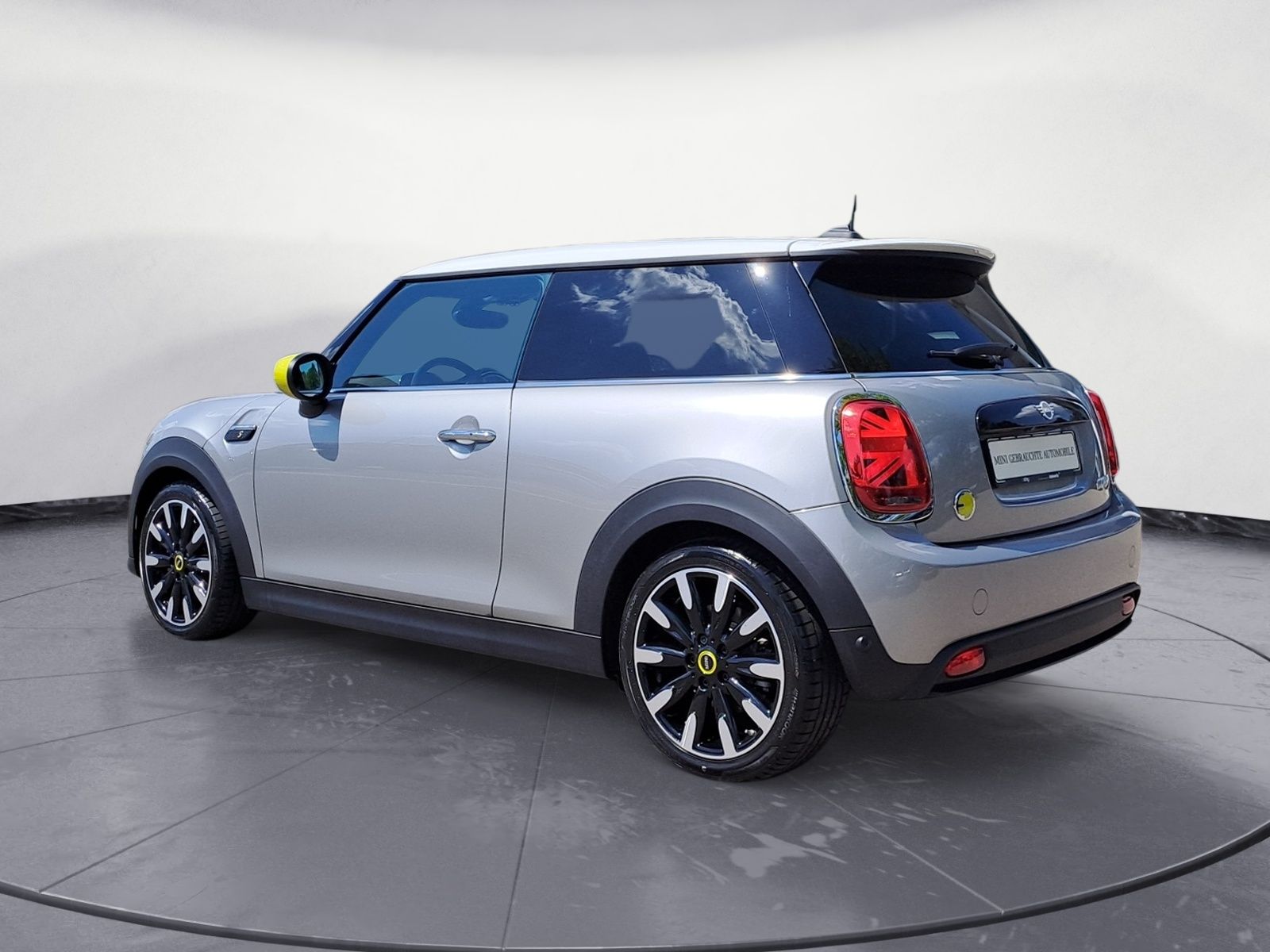 MINI Cooper SE - Samsaru's Car Outlet
