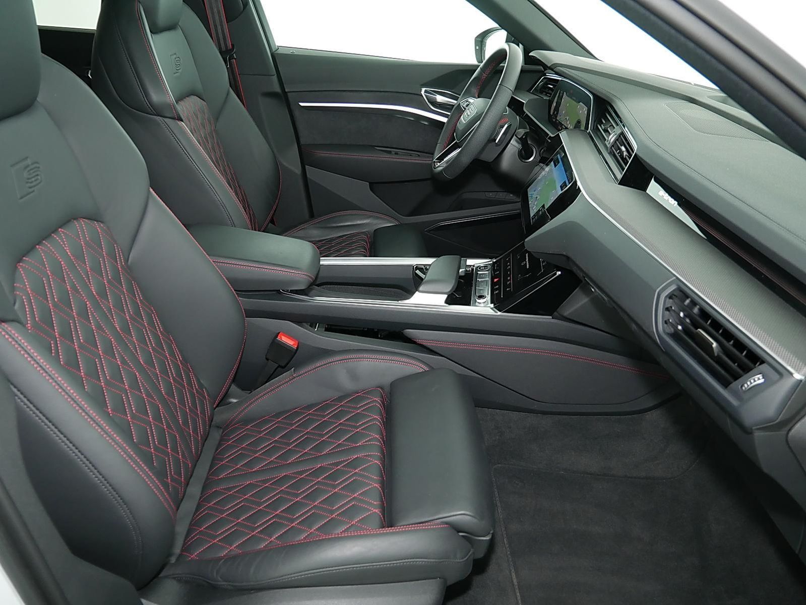 Audi Q8 Sportback S line 55 e-tron quattro - Samsaru's Car Outlet