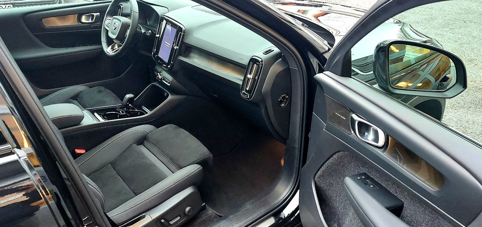 Volvo XC40 Twin Ultimate Recharge Pure Electric AWD