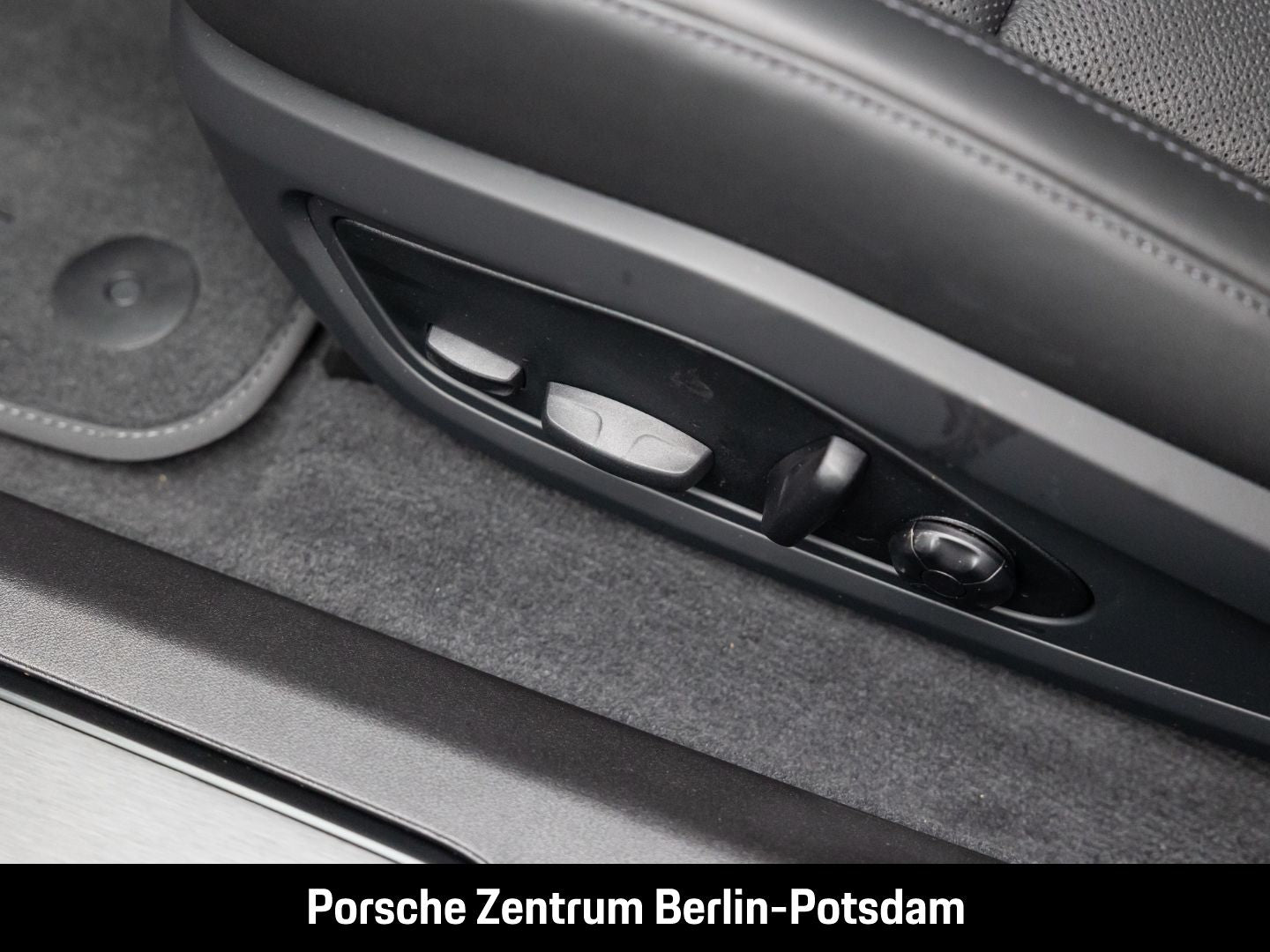 Porsche Taycan 4 Cross Turismo HD-Matrix InnoDrive 21-Zo
