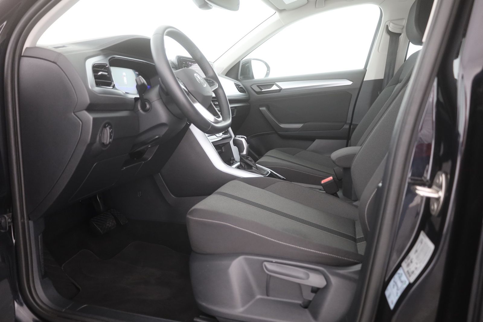 Volkswagen T-Roc 1.5 TSI DSG - Samsaru's Car Outlet