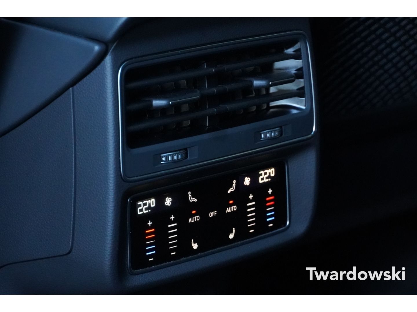Audi Q8 S line Pano HUD Matrix 23'' B&O AHK 360°