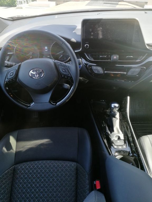 Toyota C-HR 2.0 Hybrid - Samsaru's Car Outlet