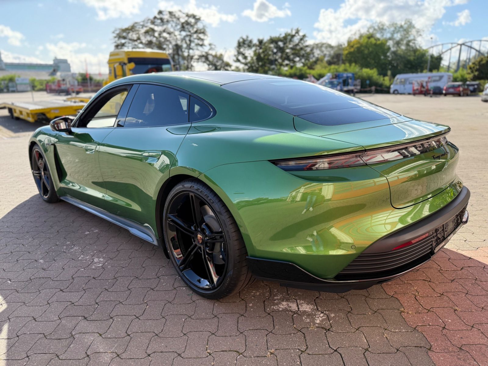Porsche TAYCAN 4S RHD RECHTSLENKER, PANO, BOSE