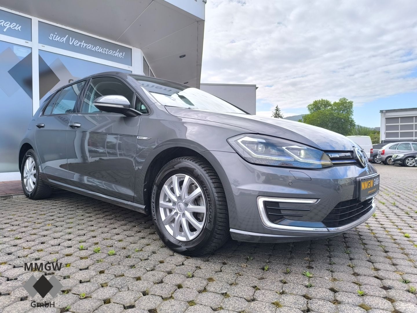 Volkswagen Golf VII e-e- - Samsaru's Car Outlet