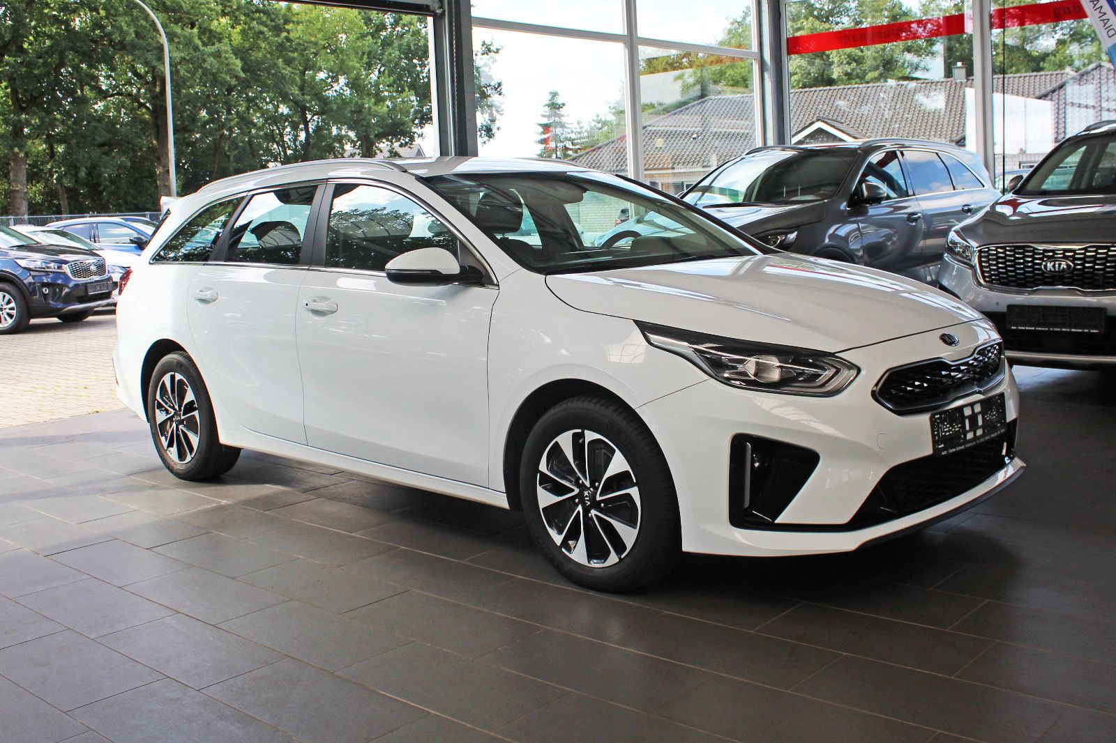 Kia Ceed Sportswagon Plug-in Hybrid Vision - Samsaru's Car Outlet