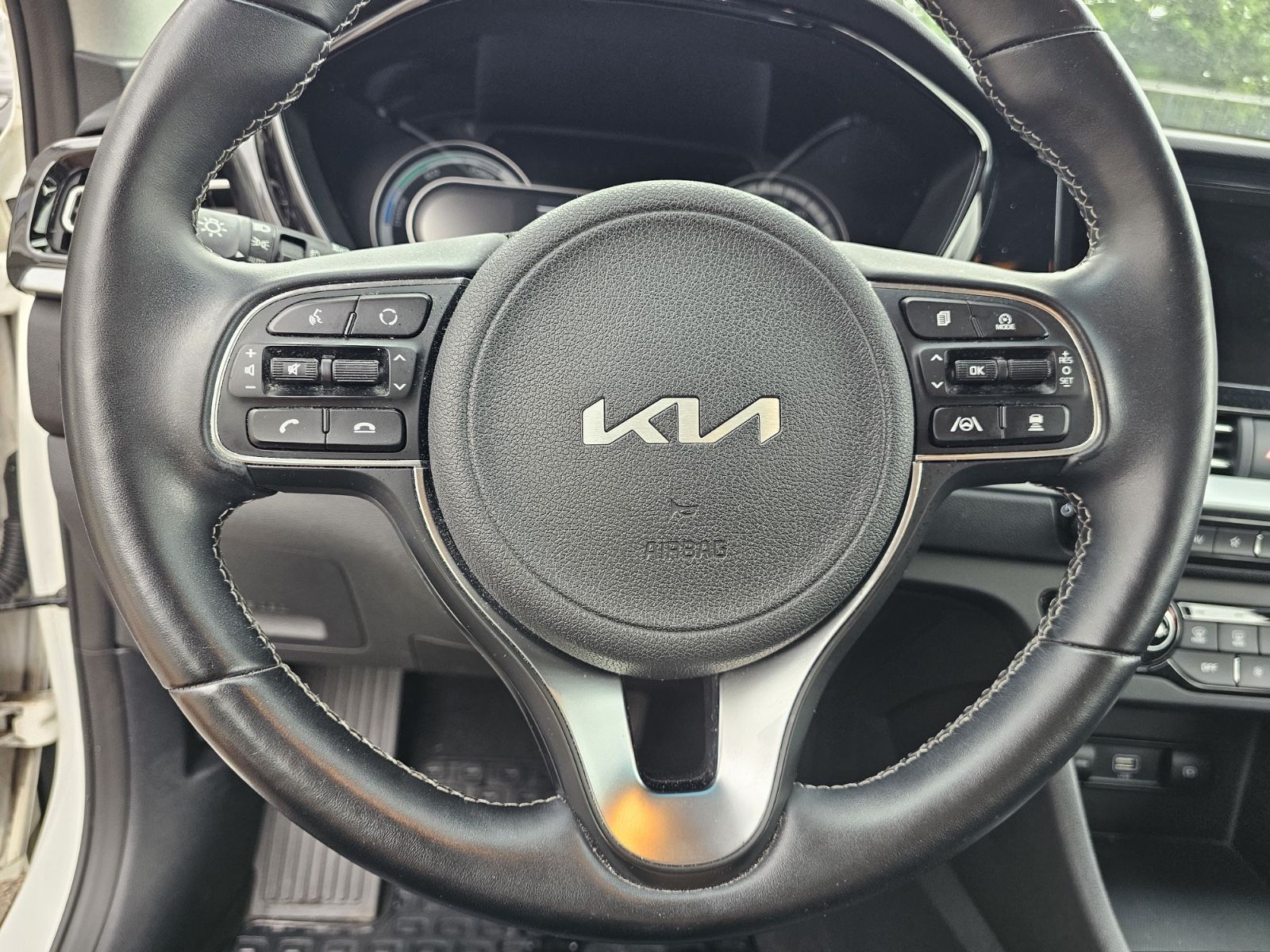 Kia Niro Vision Plug-in Hybrid - Samsaru's Car Outlet