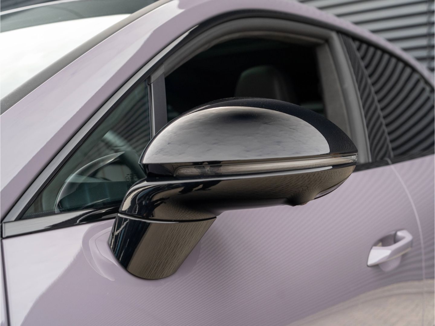 Porsche Macan Electric Turbo Matrix LED Beifahrerdisplay