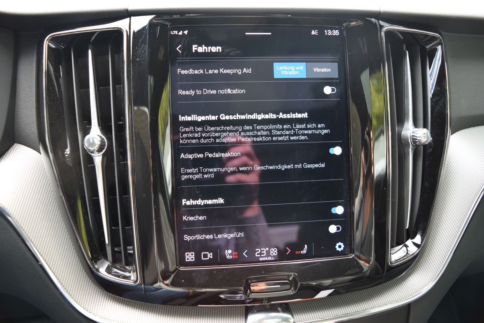 Volvo XC60 T6 Plus Black Edition AHK 360 PANO H&K STH