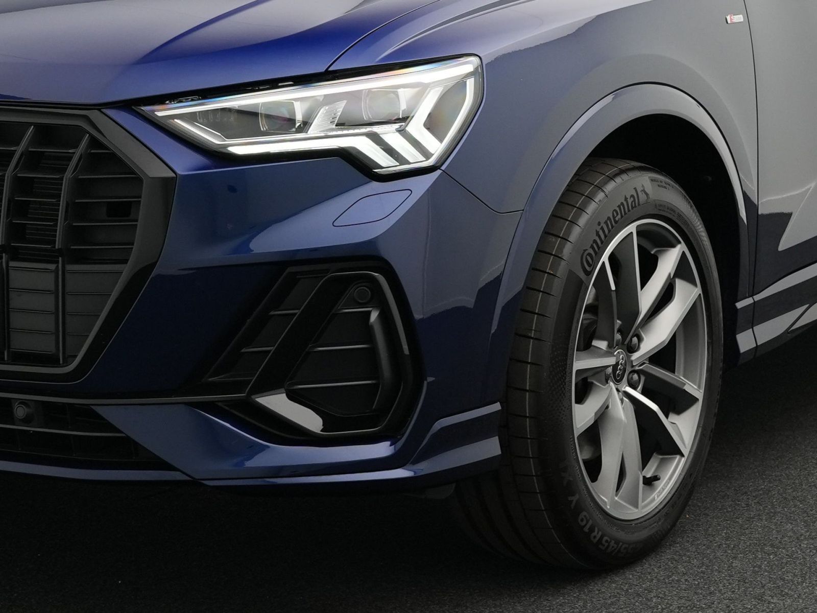 Audi Q3 40 TFSI quattro S line - Samsaru's Car Outlet