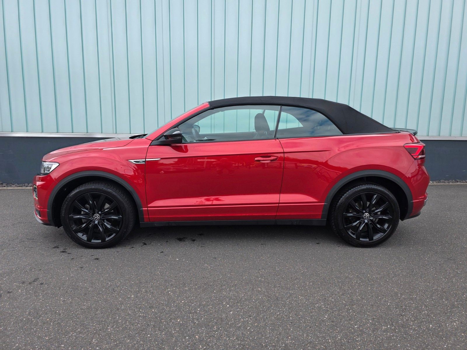 Volkswagen T-Roc R-Line Black - Samsaru's Car Outlet