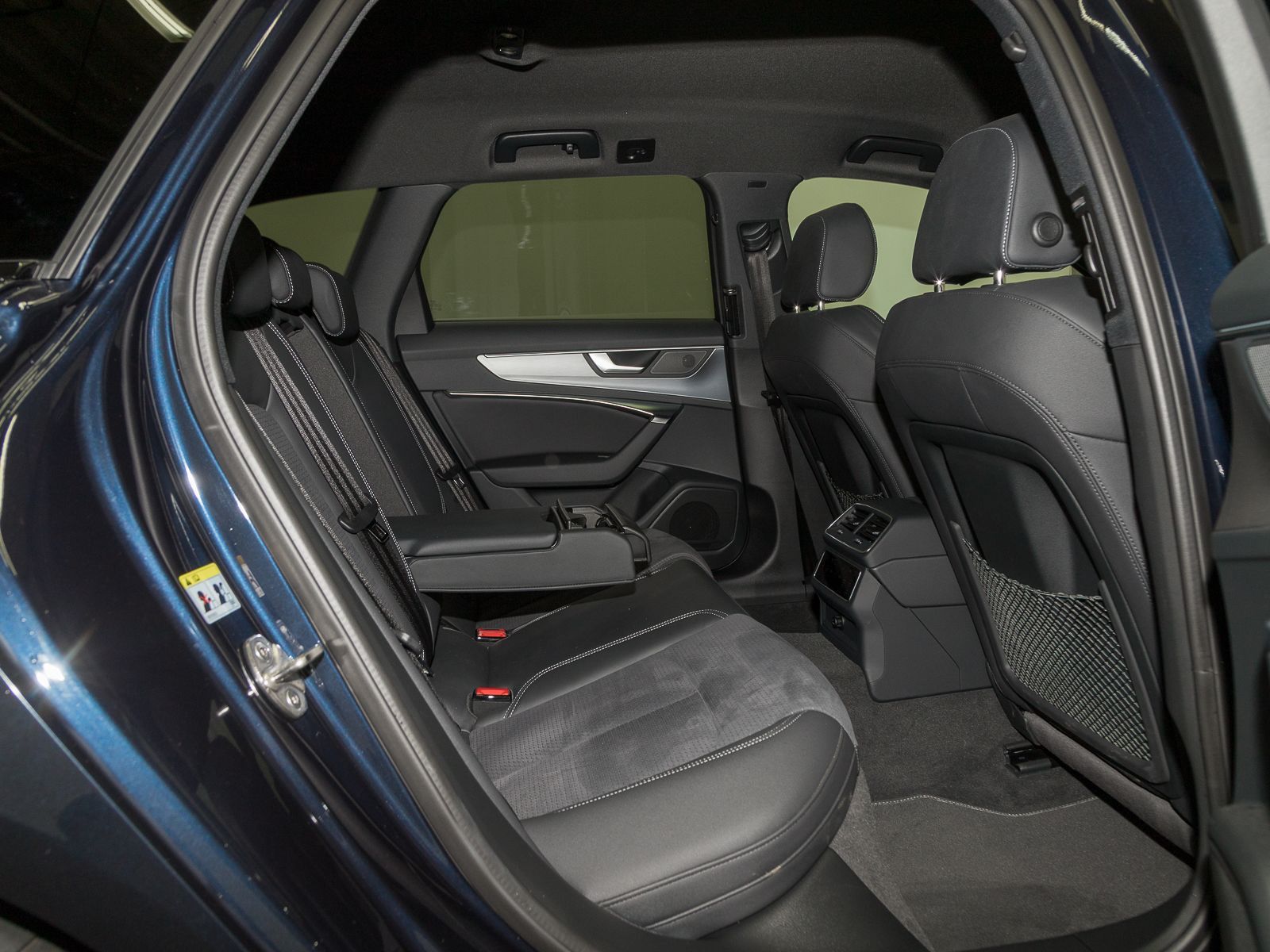 Audi A6 Avant 55 TFSIe Q S LINE - Samsaru's Car Outlet