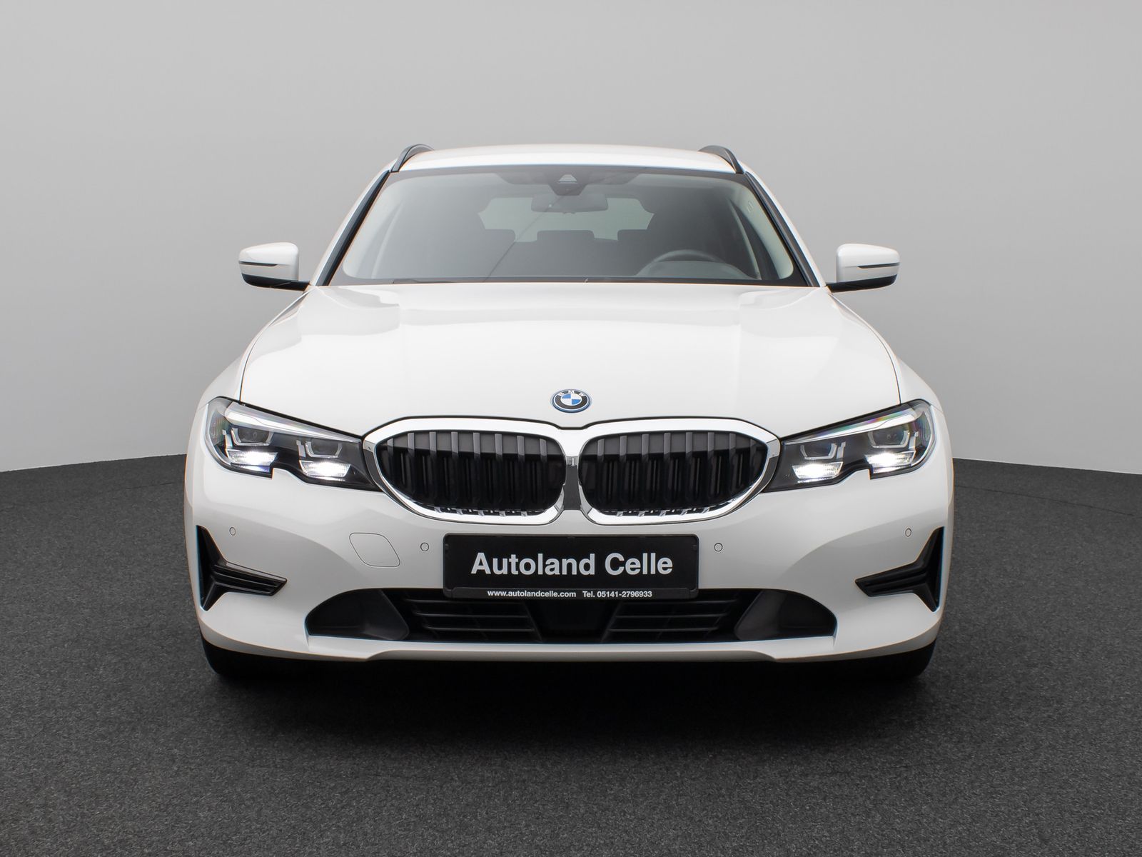 BMW 330e - Samsaru's Car Outlet