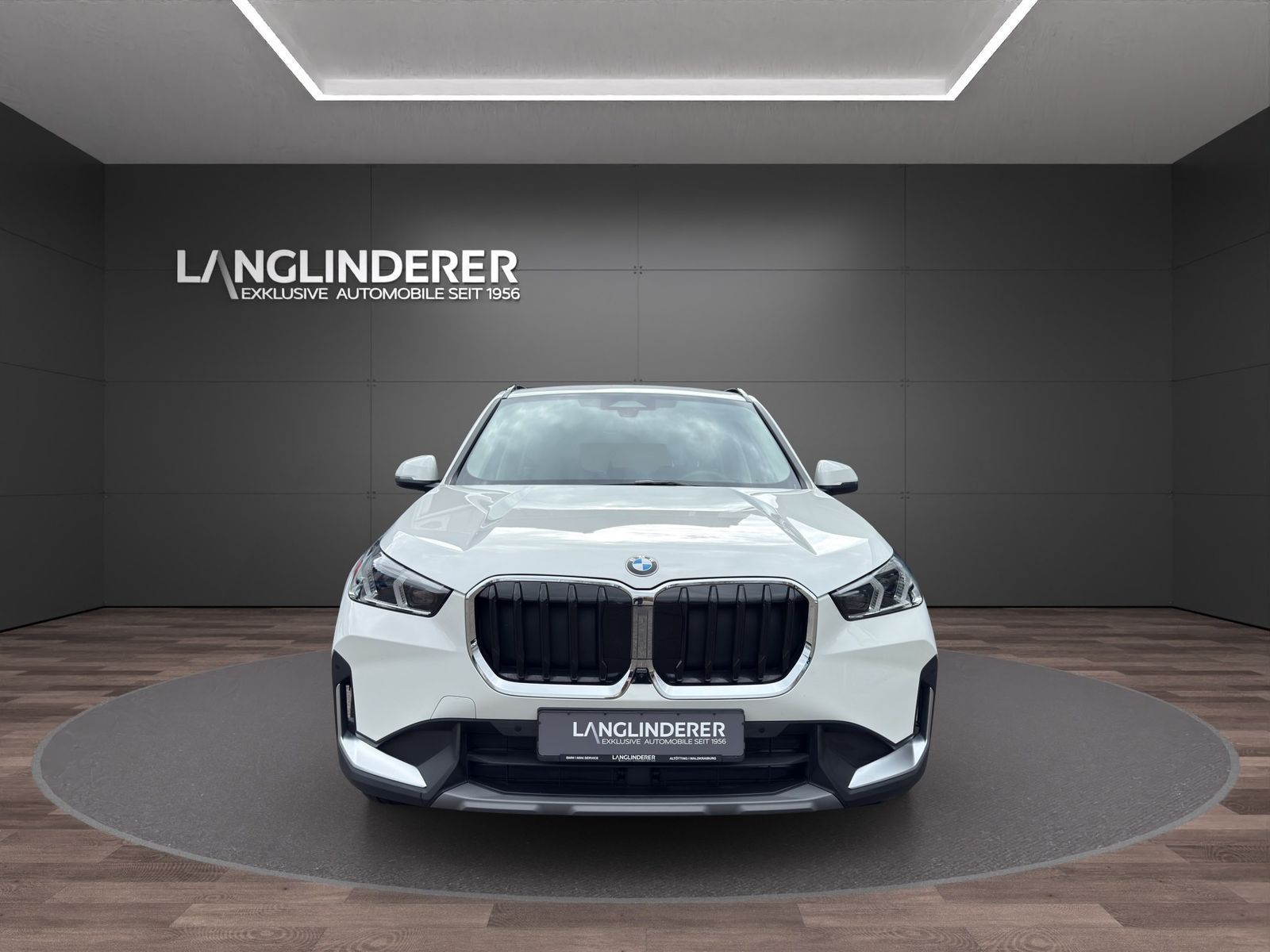 BMW X1 xDrive23i - Samsaru's Car Outlet