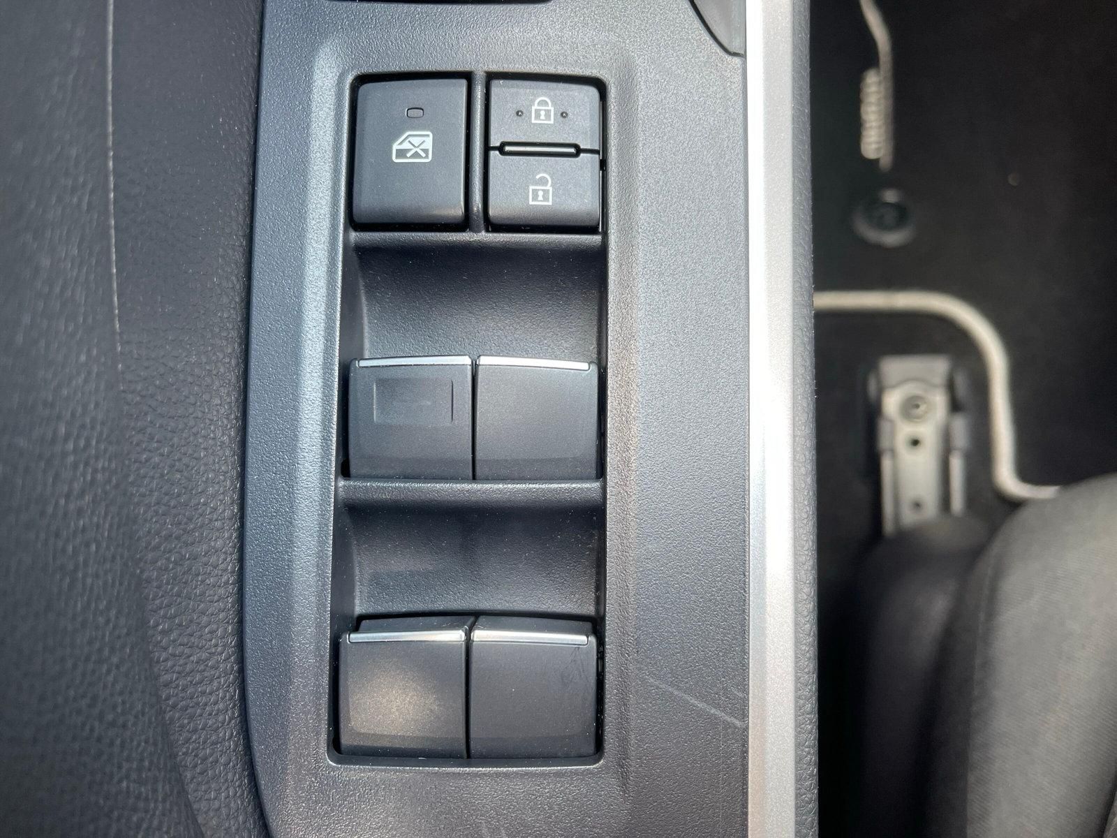 Toyota RAV4 2.5 Hybrid 4x2 - Samsaru's Car Outlet