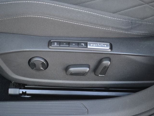 Volkswagen Golf VIII 1.5 TSI Style - Samsaru's Car Outlet