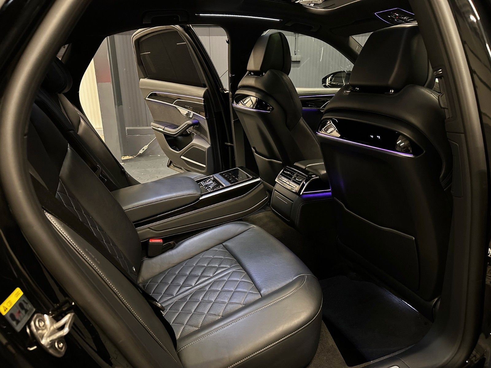 Audi A8 50 TDI quattro S-Line - Samsaru's Car Outlet