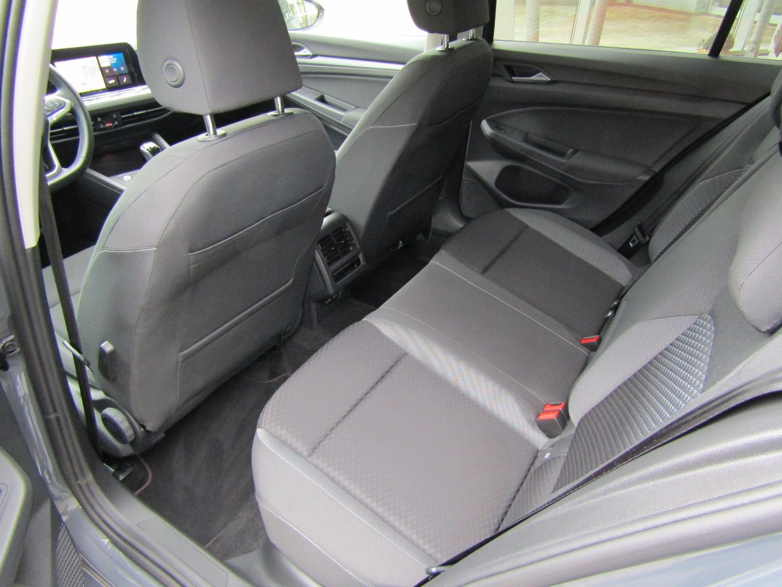 Volkswagen Golf VIII 1.5 TSI - Samsaru's Car Outlet