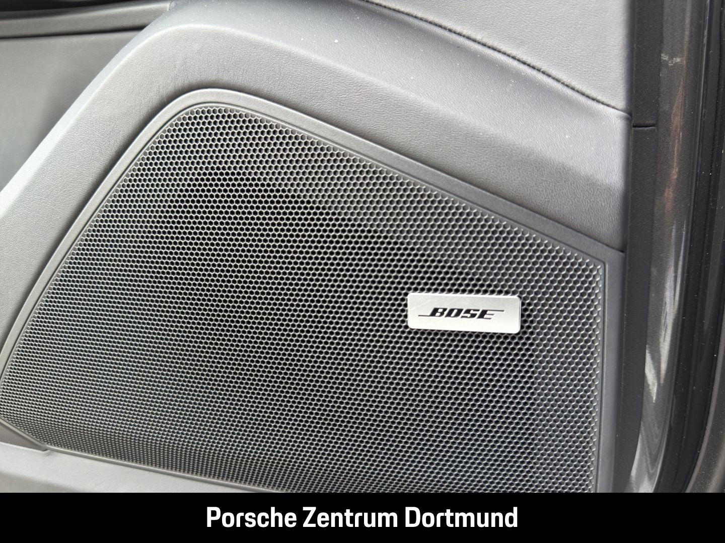 Porsche Cayenne S BOSE InnoDrive Panoramadach LED-Matrix